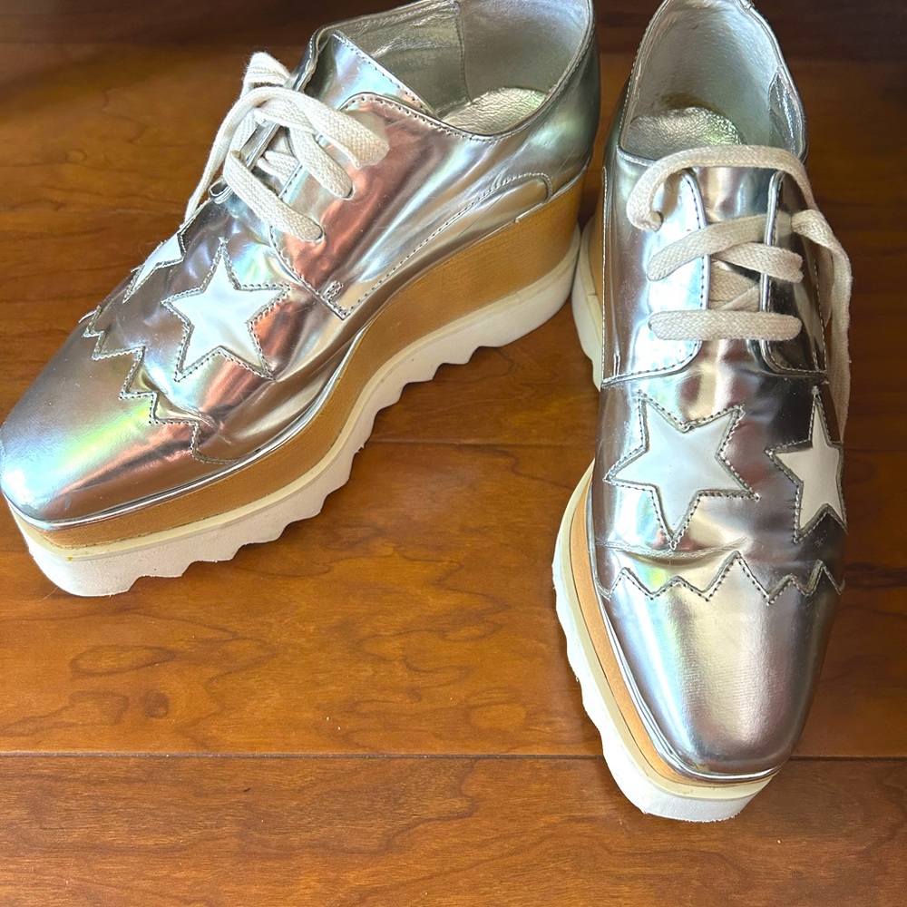 Elyse Stella McCartney platforms US 7 in unique silver color + white stars.